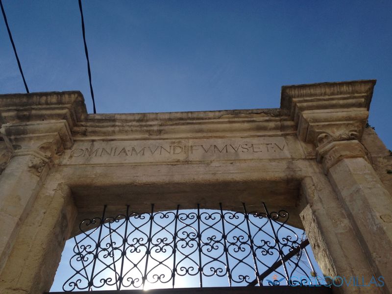 Всё в этом мире дым и тлен Всё в этом мире дым и тлен