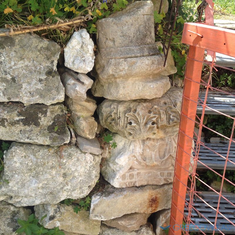 Стена в деревенском огороде Стена в деревенском огороде